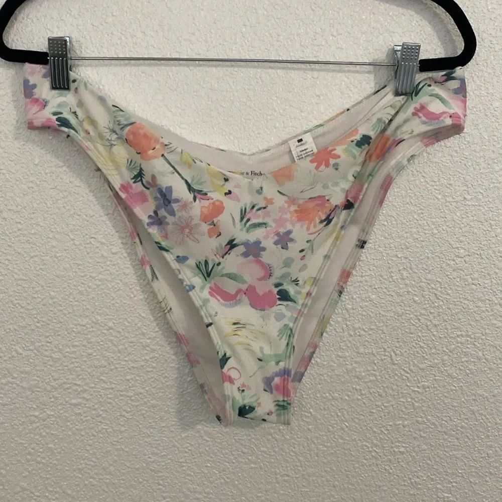 NWOT-Abercrombie & Fitch –pride collection-floral cheeky, bikini, bottom-size XL